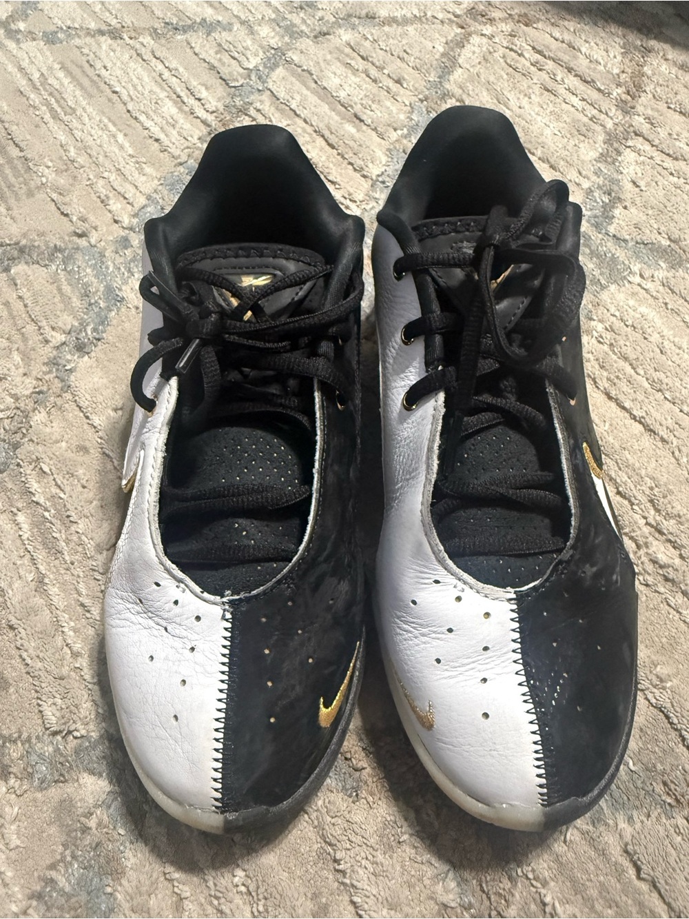 Nike Kyries size 5 basketball shoe